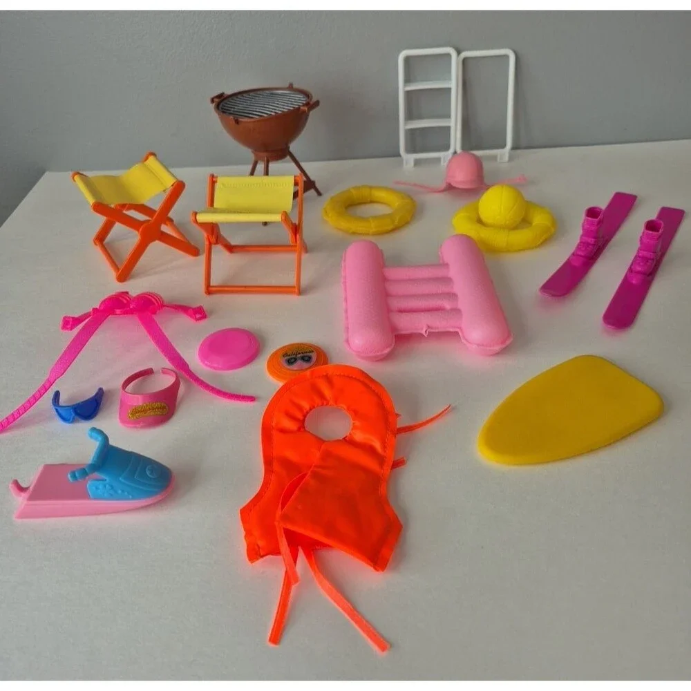 Mattel Barbie VTG 20 PC  Outdoor Beach Swimming Lot Tube Raft Balls Grill Tables